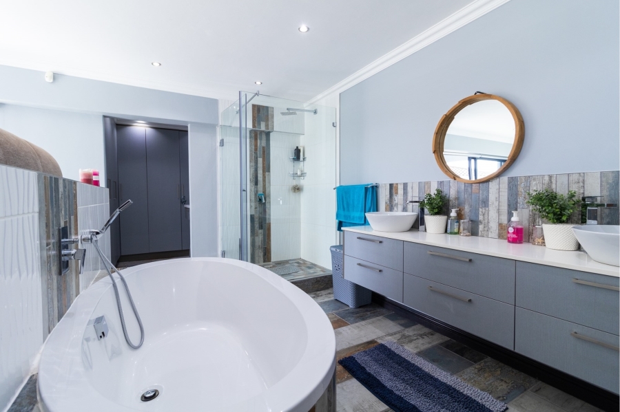 4 Bedroom Property for Sale in Calypso Beach Western Cape